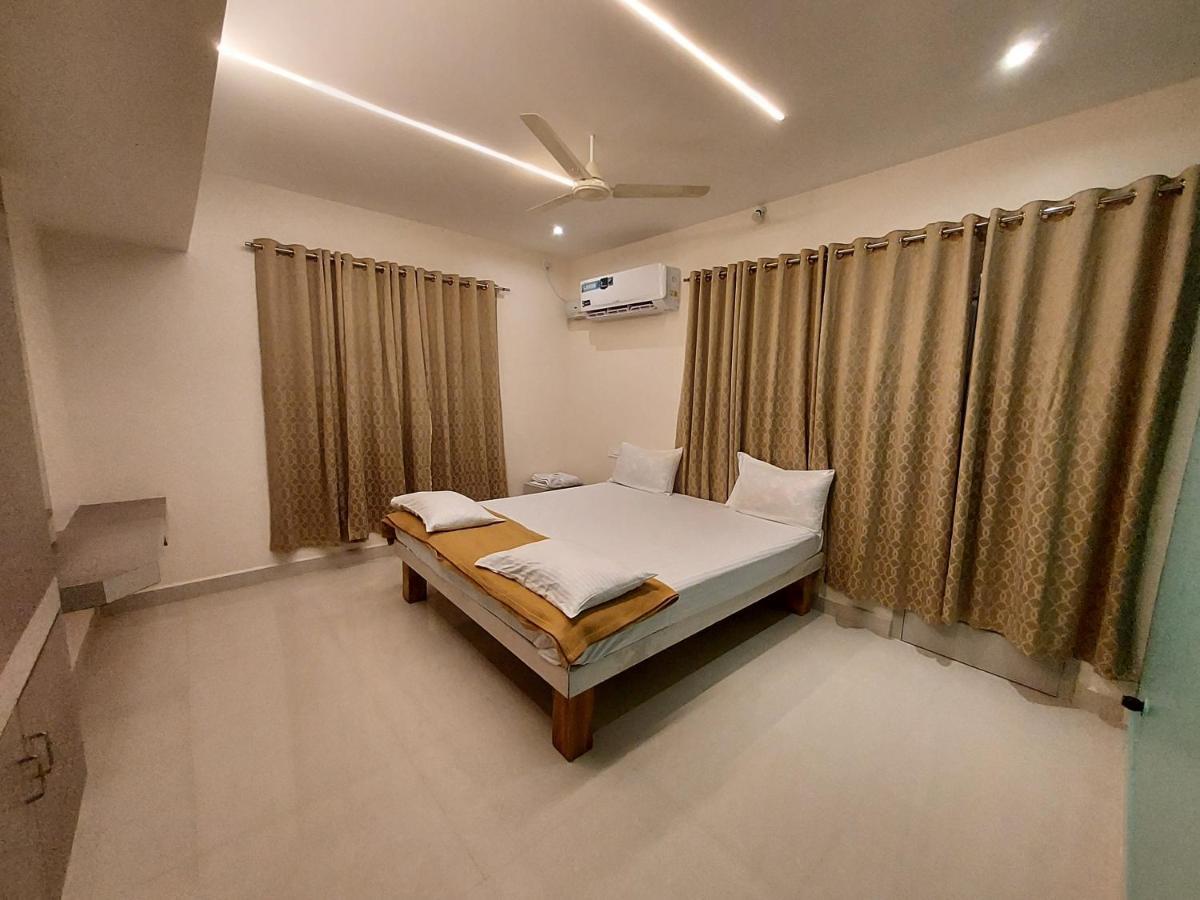 Srirangam Service Apartment Tiruchirappalli Buitenkant foto