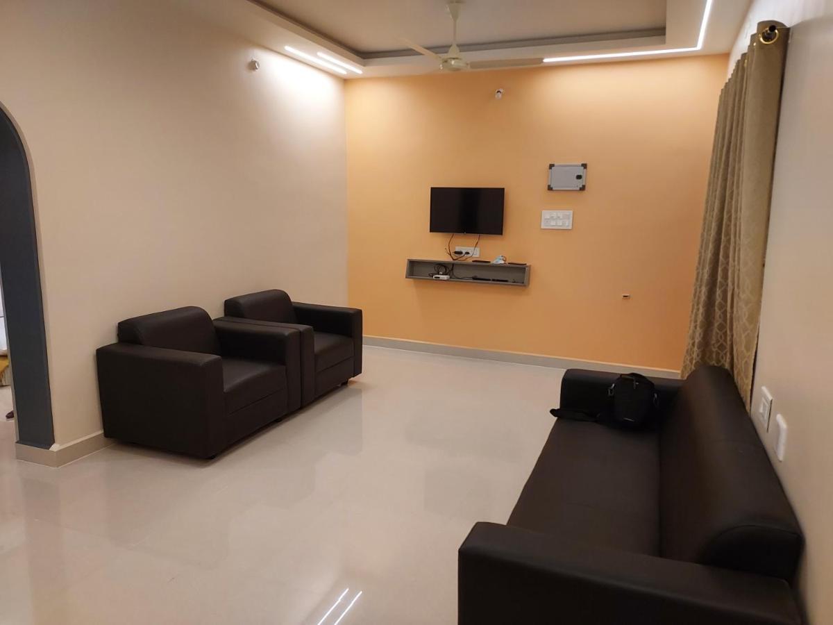 Srirangam Service Apartment Tiruchirappalli Buitenkant foto