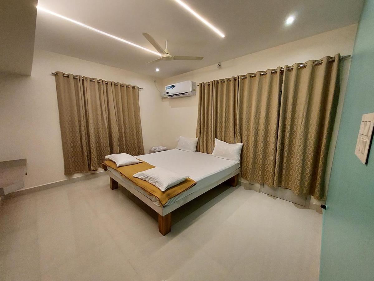 Srirangam Service Apartment Tiruchirappalli Buitenkant foto